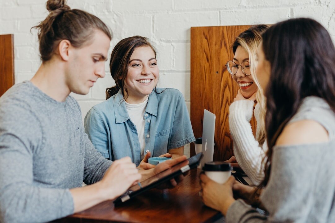 woman mentoring young people